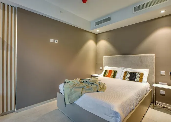 Stunning Apartment In The Iconic Mercury Tower