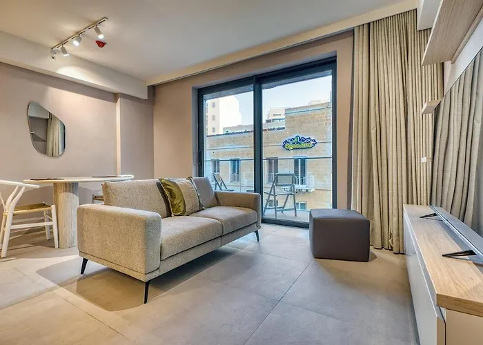 Stunning Apartment In The Iconic Mercury Tower