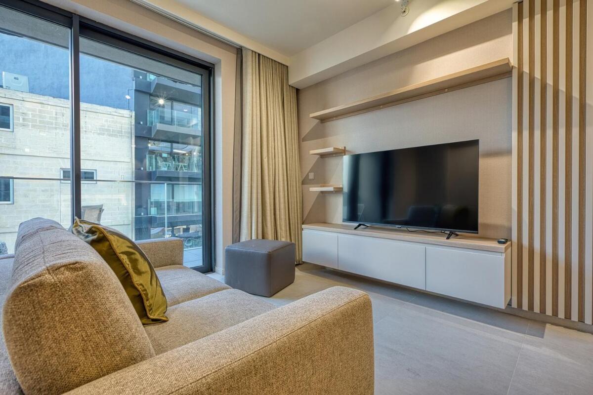 Stunning In The Iconic Mercury Tower Apartment Saint Julian's